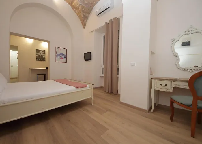 Ych-lovely Near Termini Station * Rzym